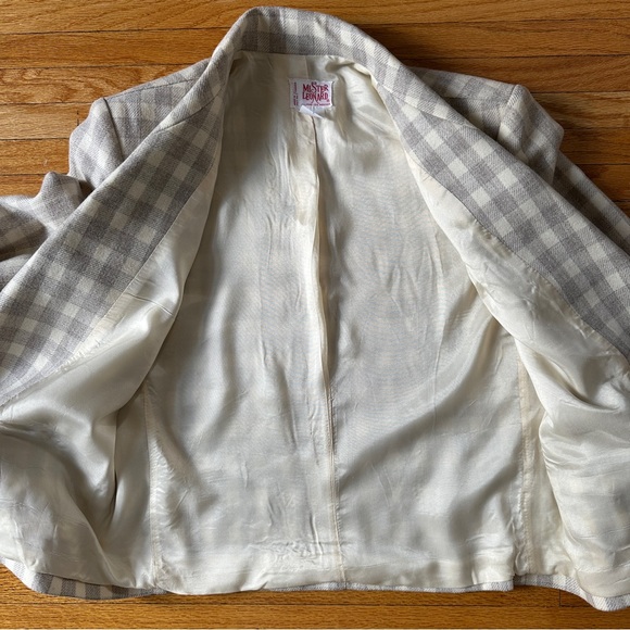 Vintage Beige Checkered Blazer - Picture 9 of 10